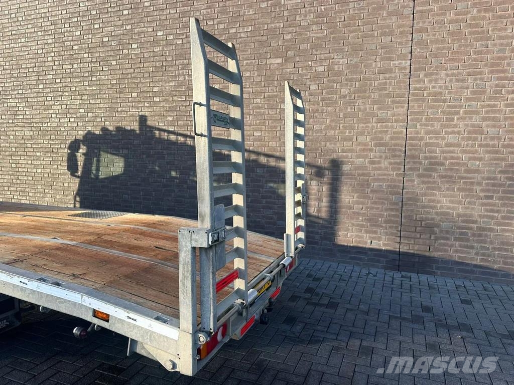 Iveco Eurocargo 12-60 OPRIJWAGEN / MACHINE TRANSPORTER / Camiones portavehículos