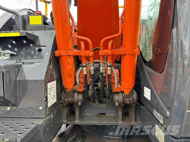 Hitachi ZX135USBL-7 Pelle sur chenilles