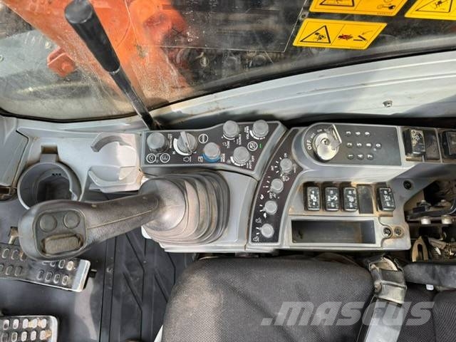 Hitachi ZX135USBL-7 Pelle sur chenilles