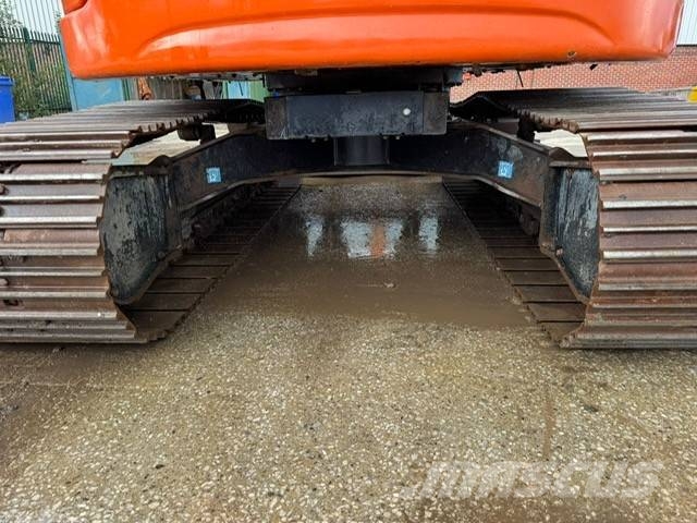 Hitachi ZX135USBL-7 Pelle sur chenilles