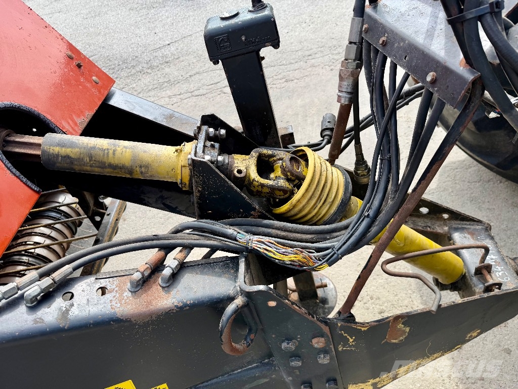 New Holland 4880 S Pressere til firkantede baller