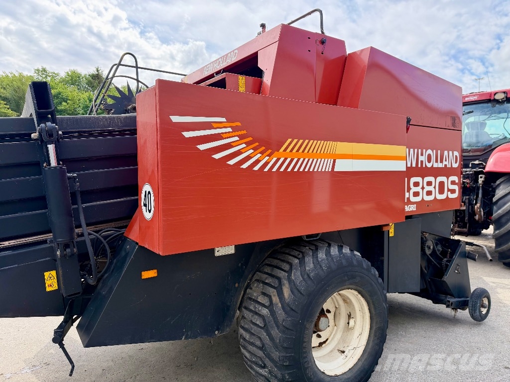 New Holland 4880 S Pressere til firkantede baller