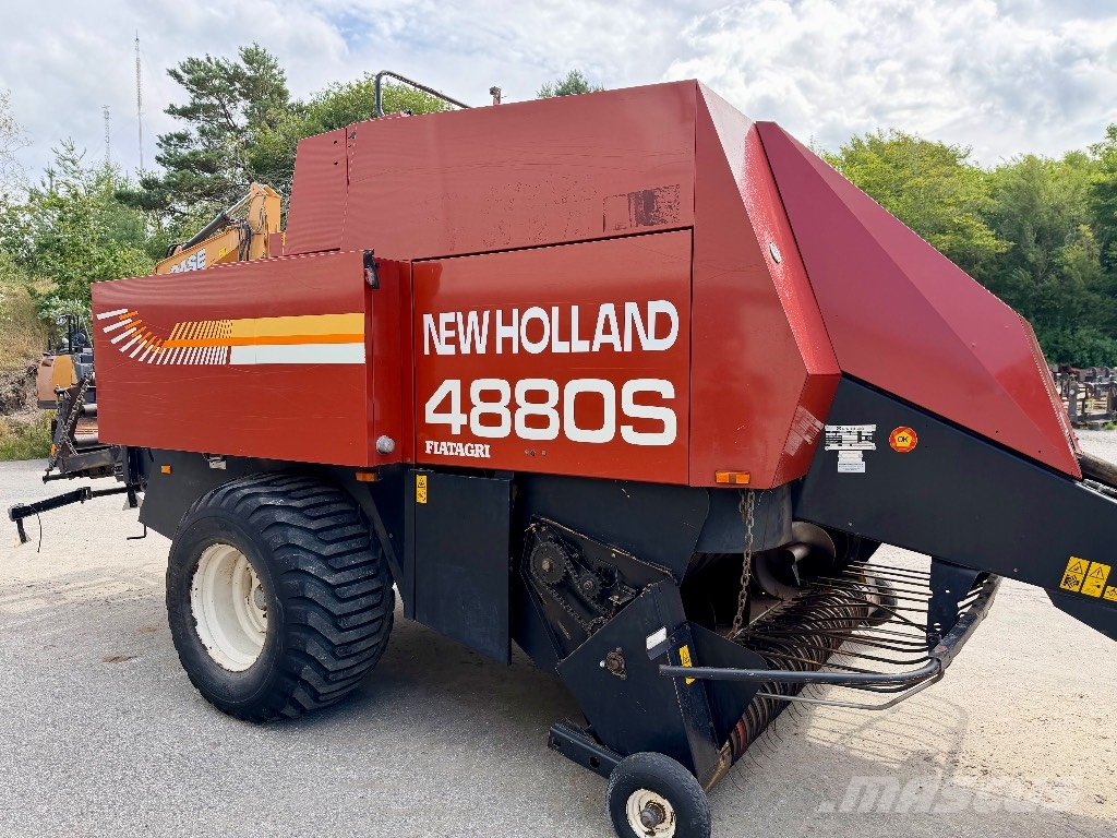 New Holland 4880 S Pressere til firkantede baller
