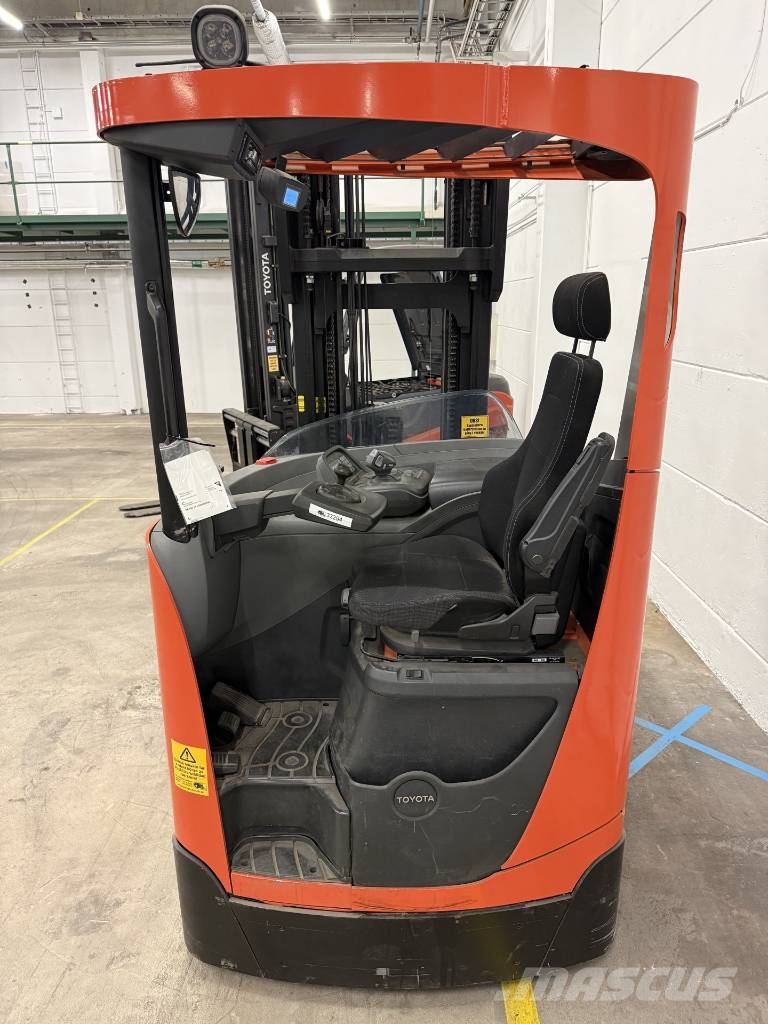 BT truck RRE 200HE Työntömastotrukit