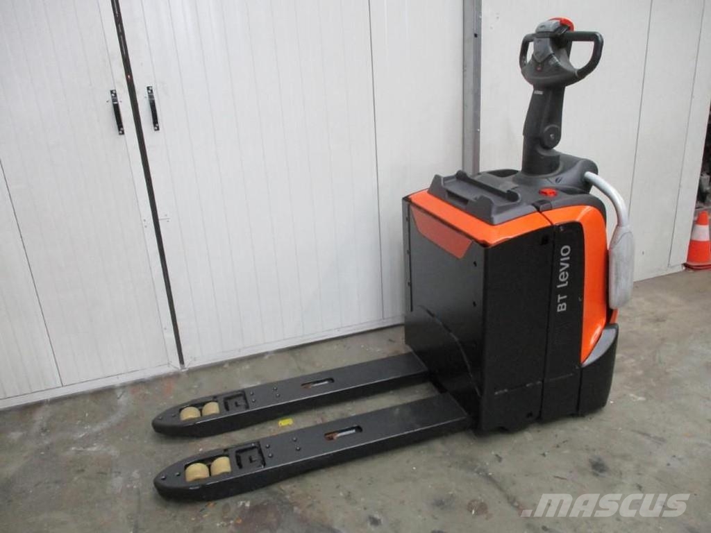 Toyota LPE220 Pallettruck met meerij platform