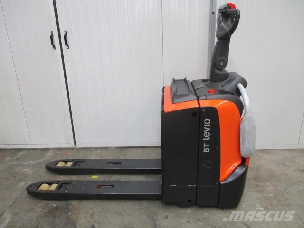 Toyota LPE220 Pallettruck met meerij platform