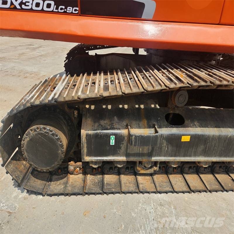 Doosan DX 300 LCA Гусеничні екскаватори