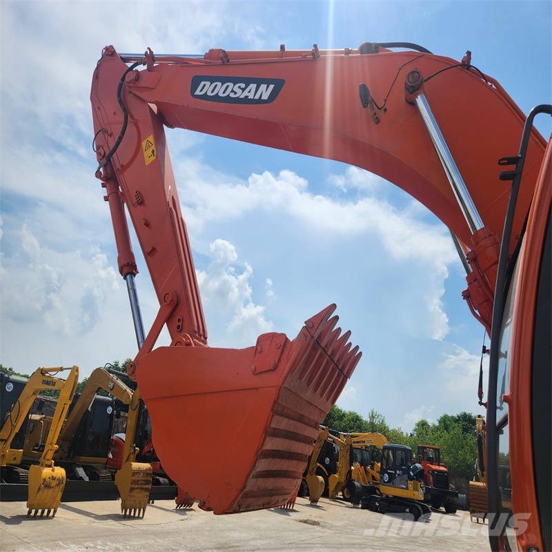 Doosan DX 300 LCA Гусеничні екскаватори