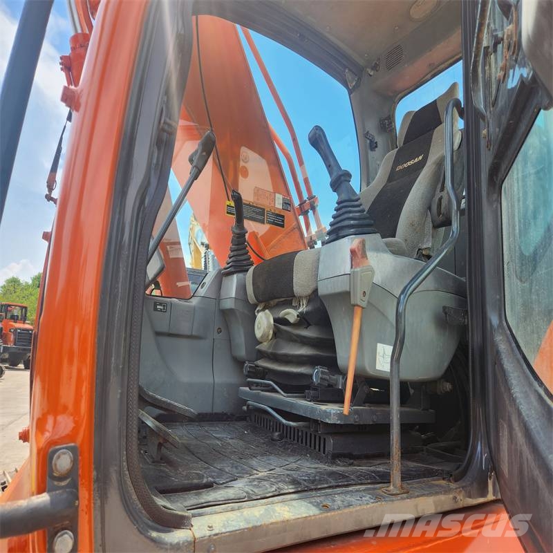 Doosan DX 300 LCA Гусеничні екскаватори