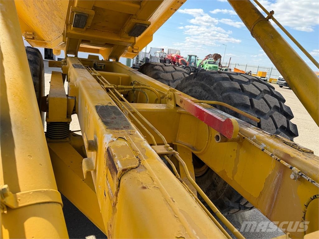 CAT Iný model VIN 411 Mezei dömperek