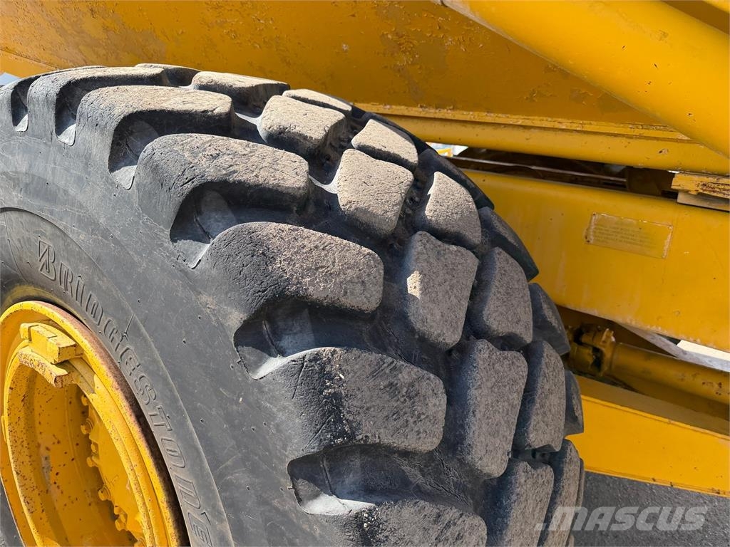 CAT Iný model VIN 411 Mezei dömperek