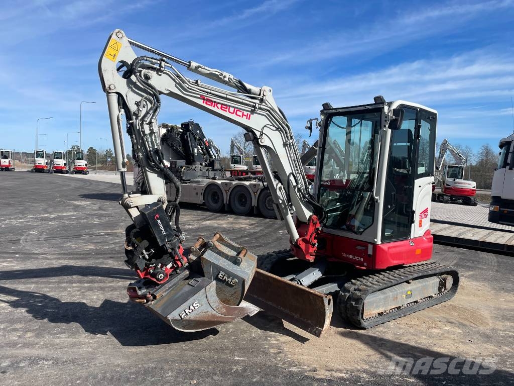 Takeuchi TB 335 R Minigraafmachines < 7t