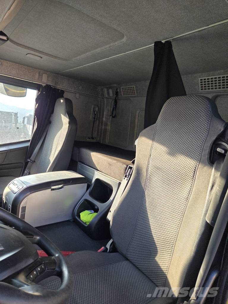 Iveco HI-STREET 260S46 XP Бортові вантажівки
