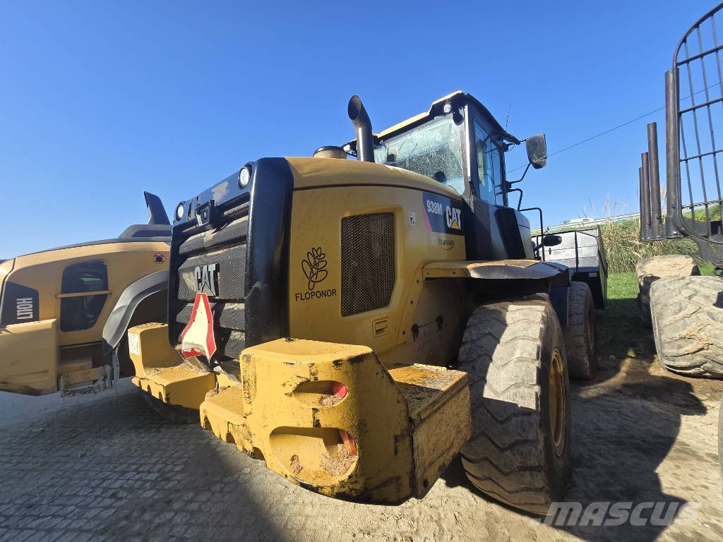 CAT 938 لوادر بعجل