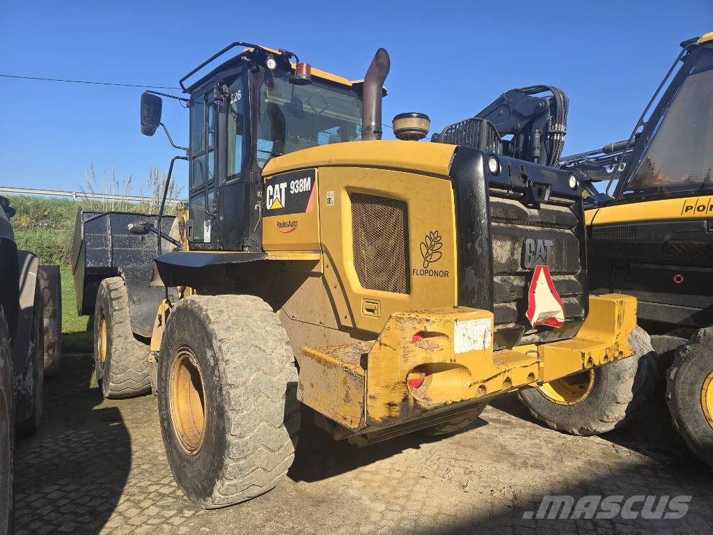 CAT 938 لوادر بعجل
