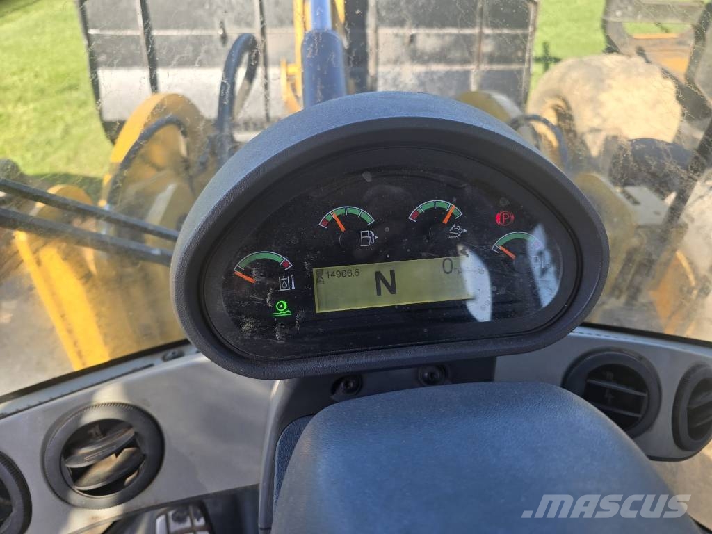 CAT 938 لوادر بعجل