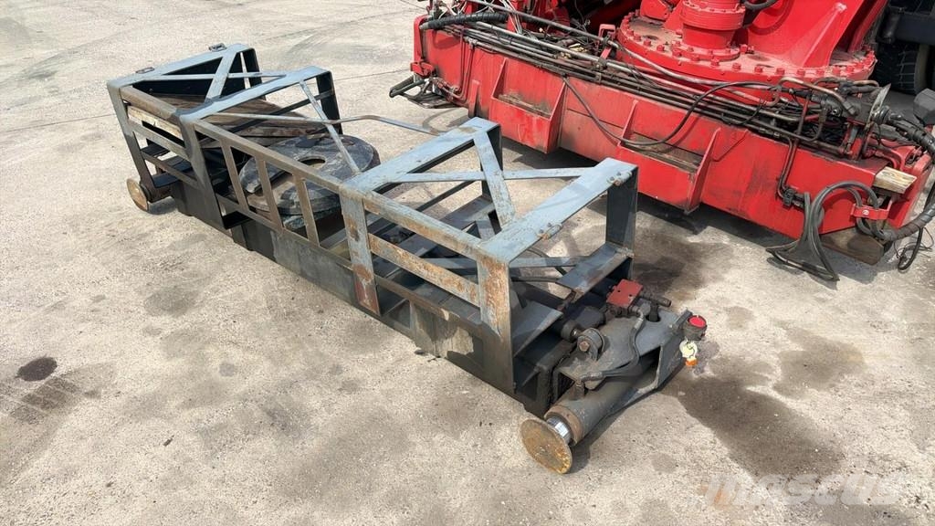Fassi F365A.2.26 (WITH RADIO / REMOTE / 6X HYDRAULIC EXT رافعات تحميل