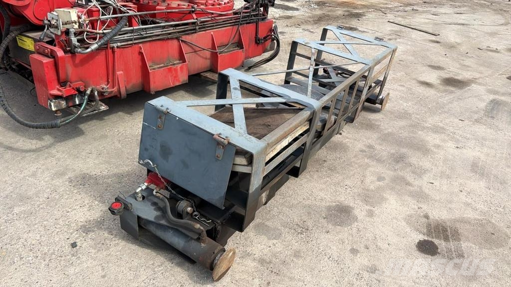 Fassi F365A.2.26 (WITH RADIO / REMOTE / 6X HYDRAULIC EXT رافعات تحميل