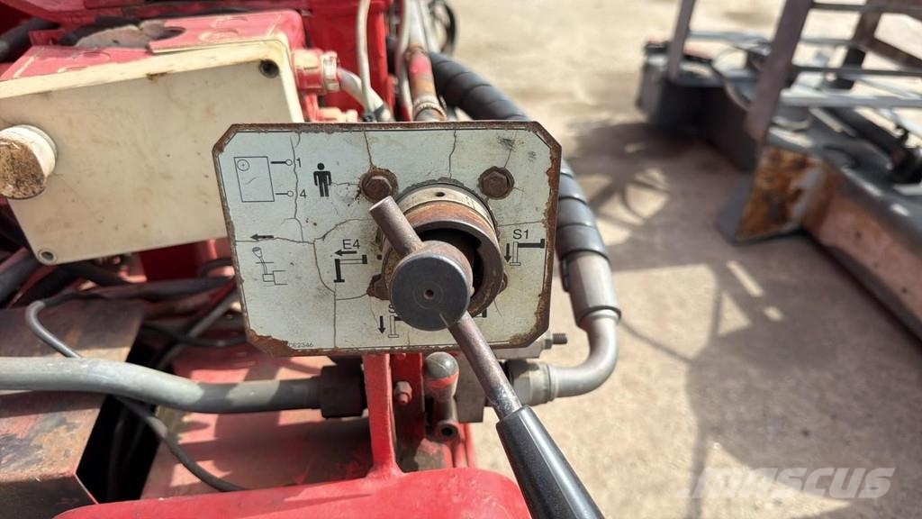 Fassi F365A.2.26 (WITH RADIO / REMOTE / 6X HYDRAULIC EXT رافعات تحميل