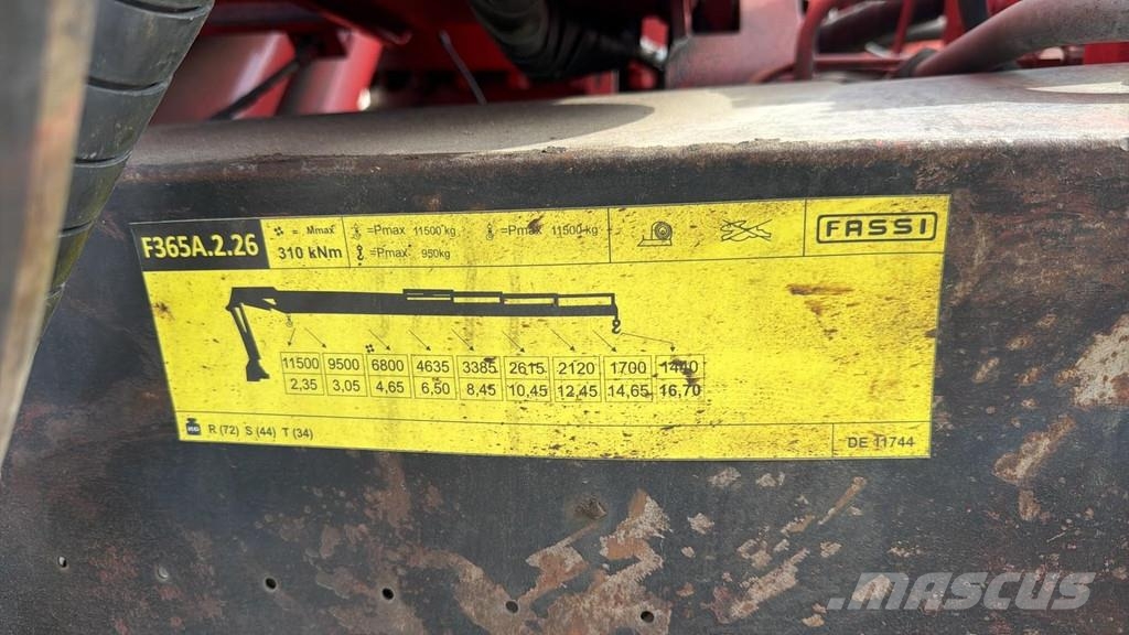 Fassi F365A.2.26 (WITH RADIO / REMOTE / 6X HYDRAULIC EXT رافعات تحميل