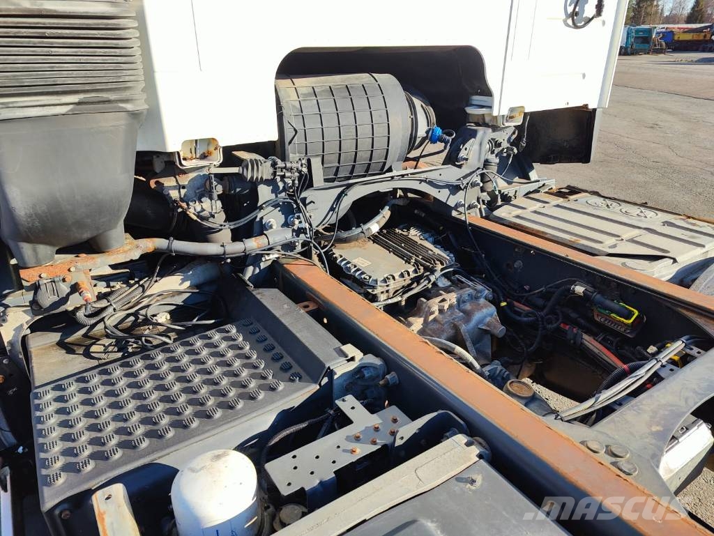 Volvo FM 13 ADR Camiones con chasís y cabina