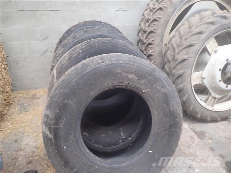 15 R 22,5 2 stk. Pneus, roues et jantes