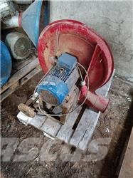 Assentoft B 550, 4 kW Pašizkrāvēji