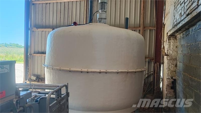 Blandetank 4000 med automatisk vaskeanlæg Mixer feeders