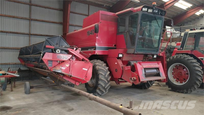 Case IH Axial-Flow 1640 16 fod skærebord حصادات
