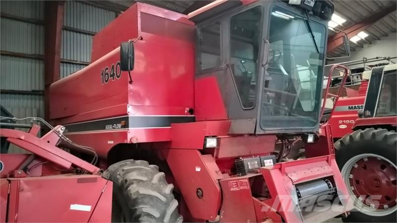 Case IH Axial-Flow 1640 16 fod skærebord حصادات