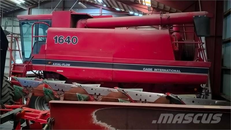 Case IH Axial-Flow 1640 16 fod skærebord حصادات