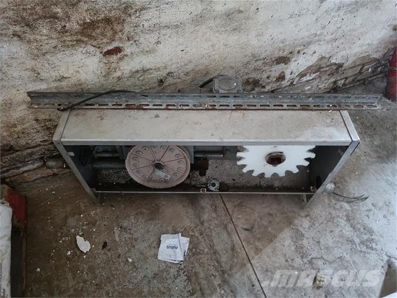 Daltec Træk station til 32 mm Ostali stroji in oprema za živino