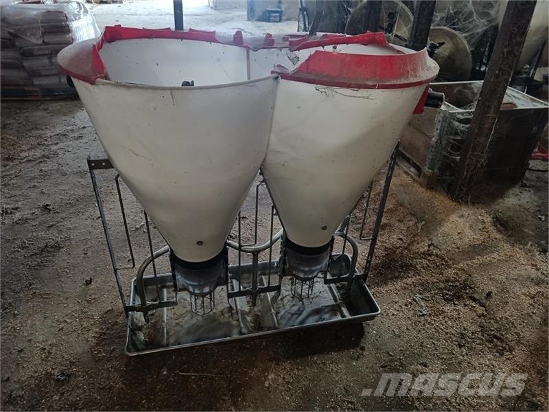 Foderautomater ca. 20 stk. Άλλα μηχανήματα κτηνοτροφίας και εξαρτήματα