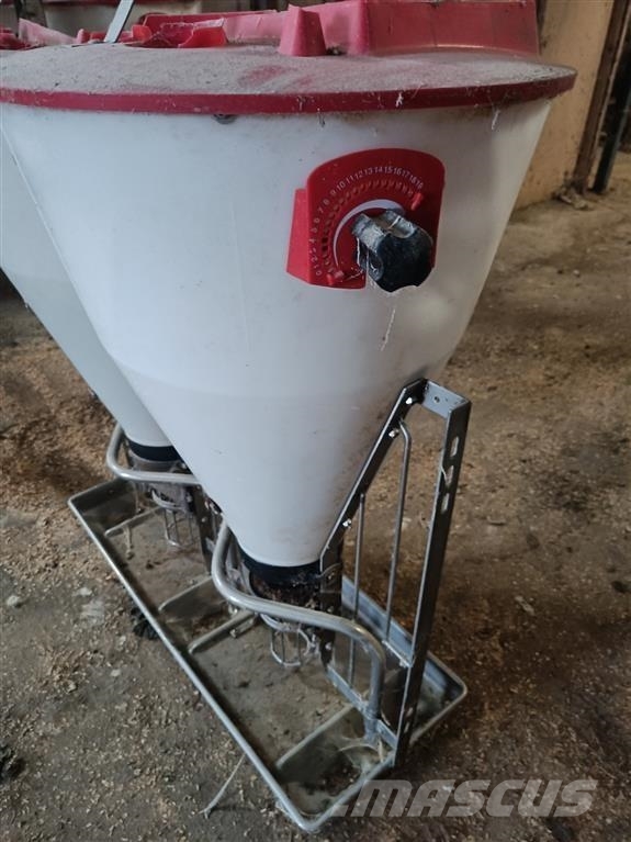  Foderautomater ca. 20 stk. Άλλα μηχανήματα κτηνοτροφίας και εξαρτήματα