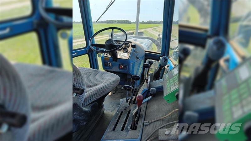 Ford 8210 med frontlæsser 트랙터
