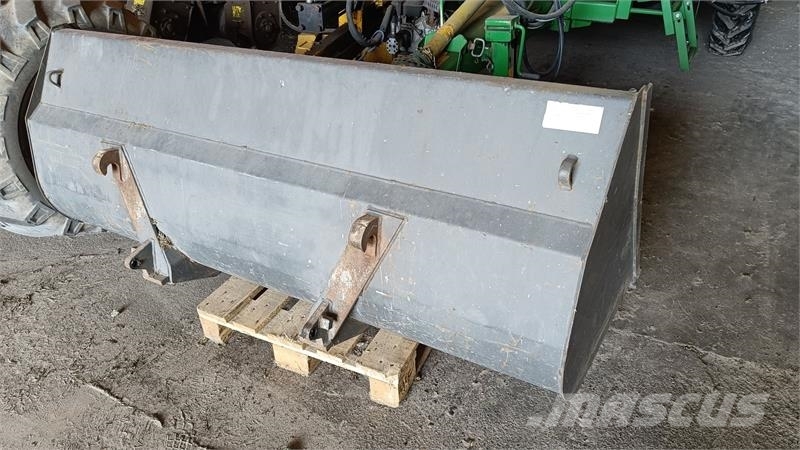 Ford 8210 med frontlæsser 트랙터