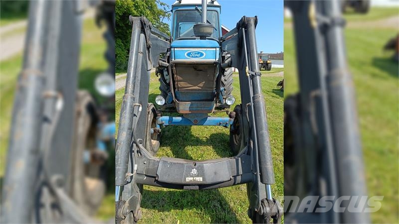 Ford 8210 med frontlæsser 트랙터
