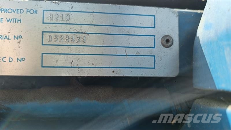 Ford 8210 med frontlæsser 트랙터
