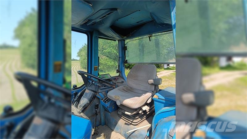 Ford 8210 med frontlæsser 트랙터