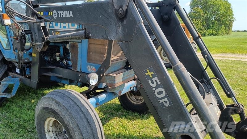 Ford 8210 med frontlæsser 트랙터