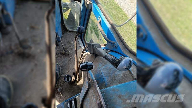 Ford 8210 med frontlæsser 트랙터