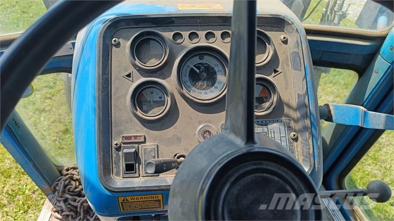 Ford 8210 med frontlæsser 트랙터