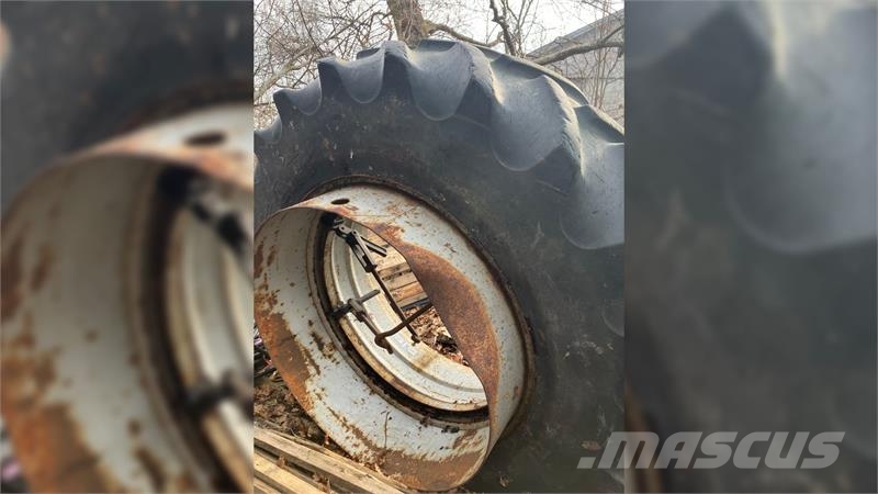 Goodyear 18.4R38  med låse Pneus, rodas e aros