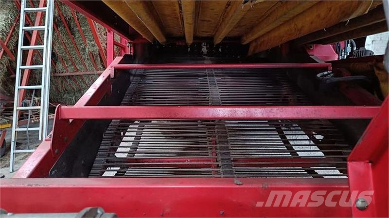 Grimme SE 150-60 Grimme SE 150-60, med hjultræk og med 17 馬鈴薯收穫機和挖掘機
