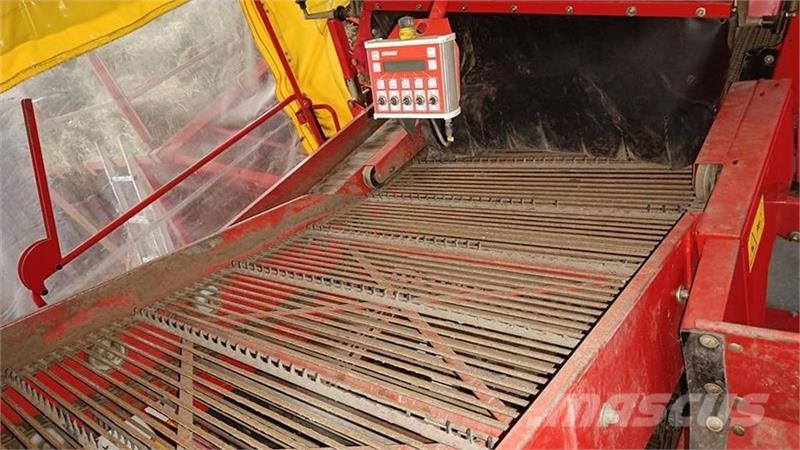 Grimme SE 150-60 Grimme SE 150-60, med hjultræk og med 17 馬鈴薯收穫機和挖掘機