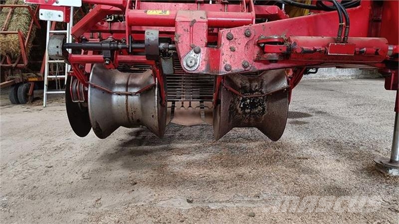 Grimme SE 150-60 Grimme SE 150-60, med hjultræk og med 17 馬鈴薯收穫機和挖掘機