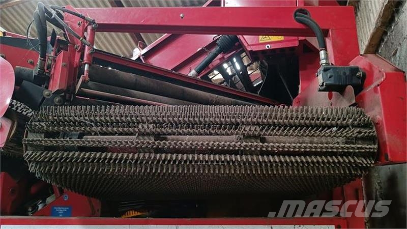 Grimme SE 150-60 Grimme SE 150-60, med hjultræk og med 17 馬鈴薯收穫機和挖掘機