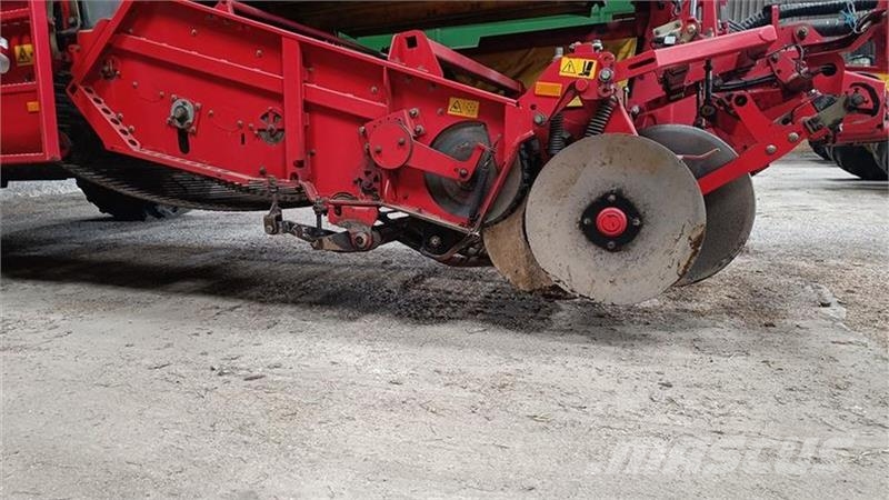 Grimme SE 150-60 Grimme SE 150-60, med hjultræk og med 17 馬鈴薯收穫機和挖掘機