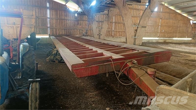 Halmvogn, 13 m, med boogie, mangler 2 hjul Reboque de fardos
