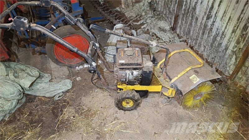Handy Sweep fejemaskine walk-behind (TEXAS) Sonstige Landmaschinen
